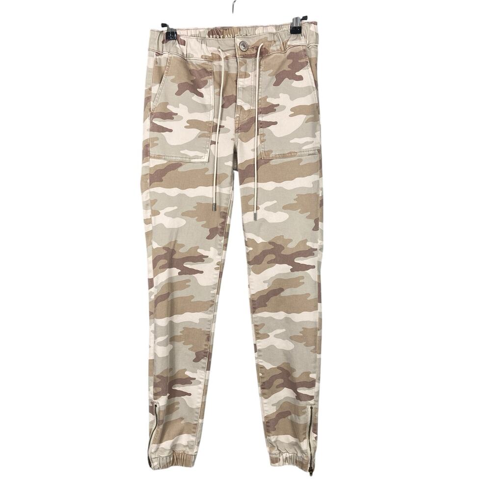 American Eagle Next Level Stretch Camo Size 2 Jogger
